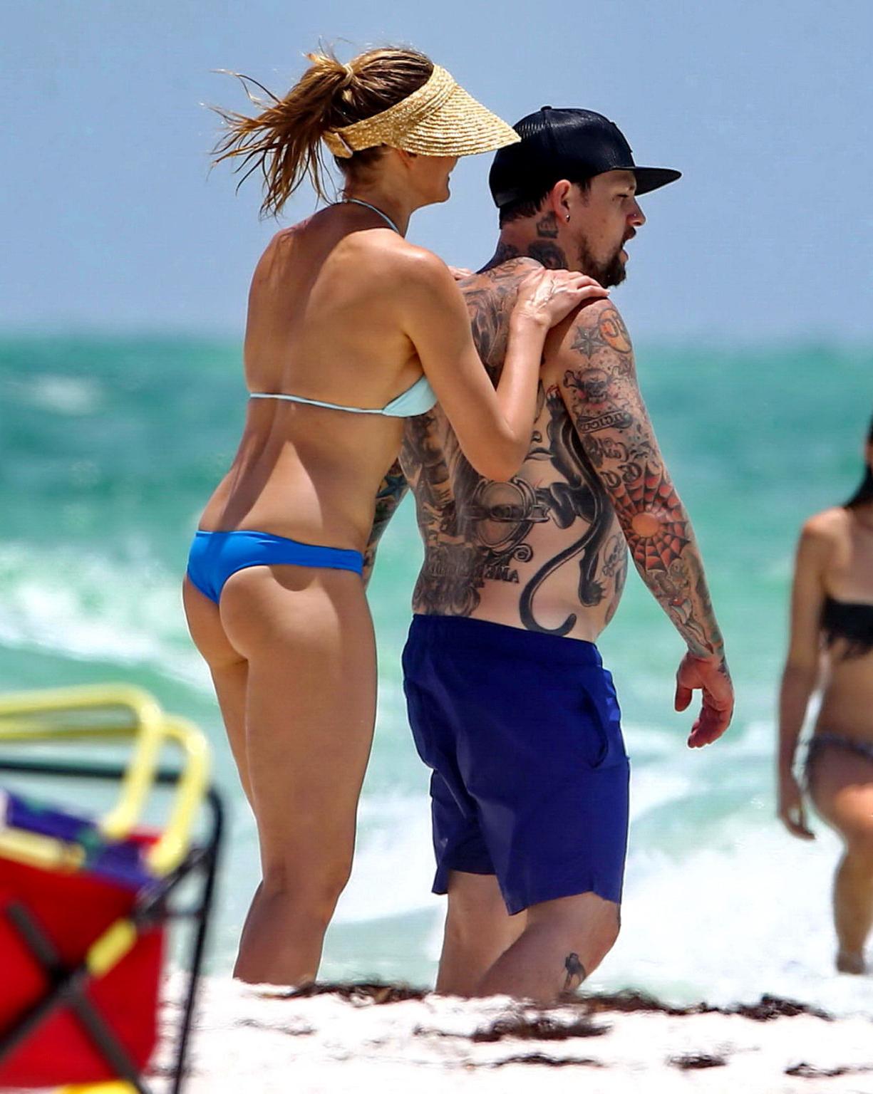 16P Cameron Diaz shows ass crack wearing a skimpy bikini on a beach in Florida