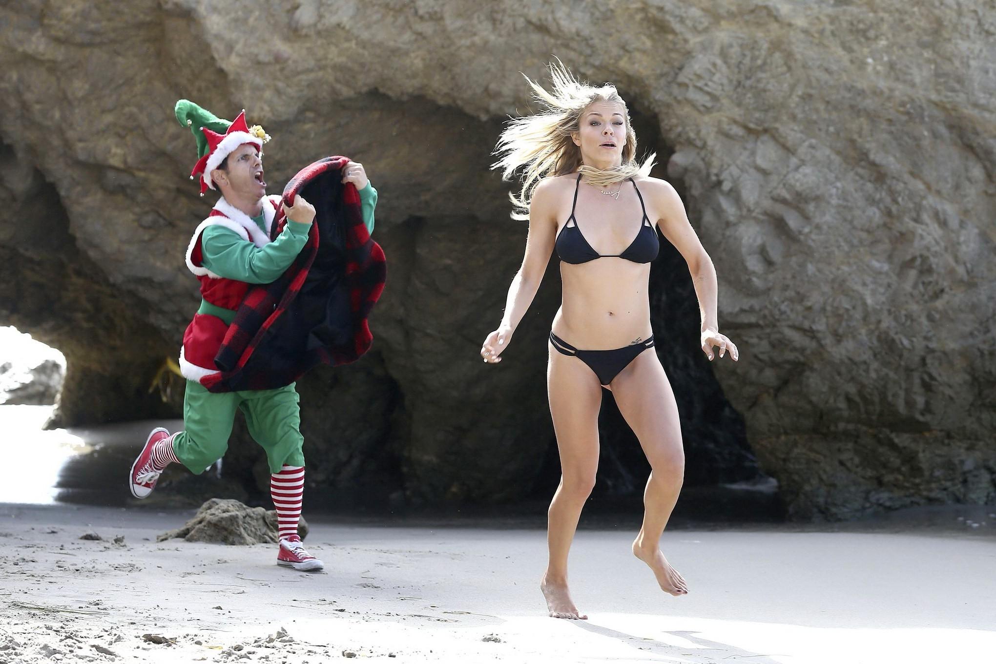 16P LeAnn Rimes wearing black bikini at the photoshoot in Malibu Beach