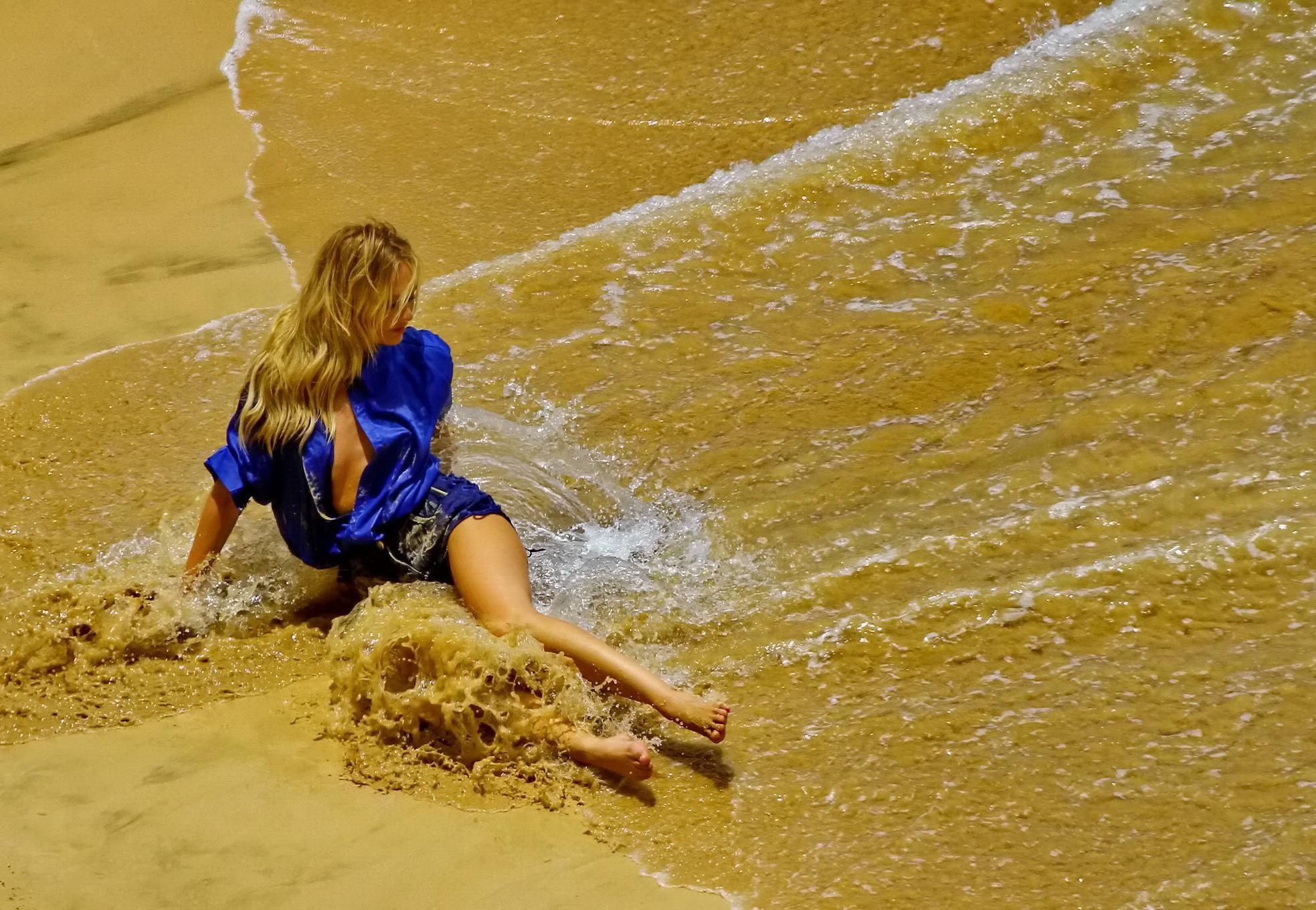 16P Candice Swanepoel nip peek and showing off her ass at the beach photoshoot in Br