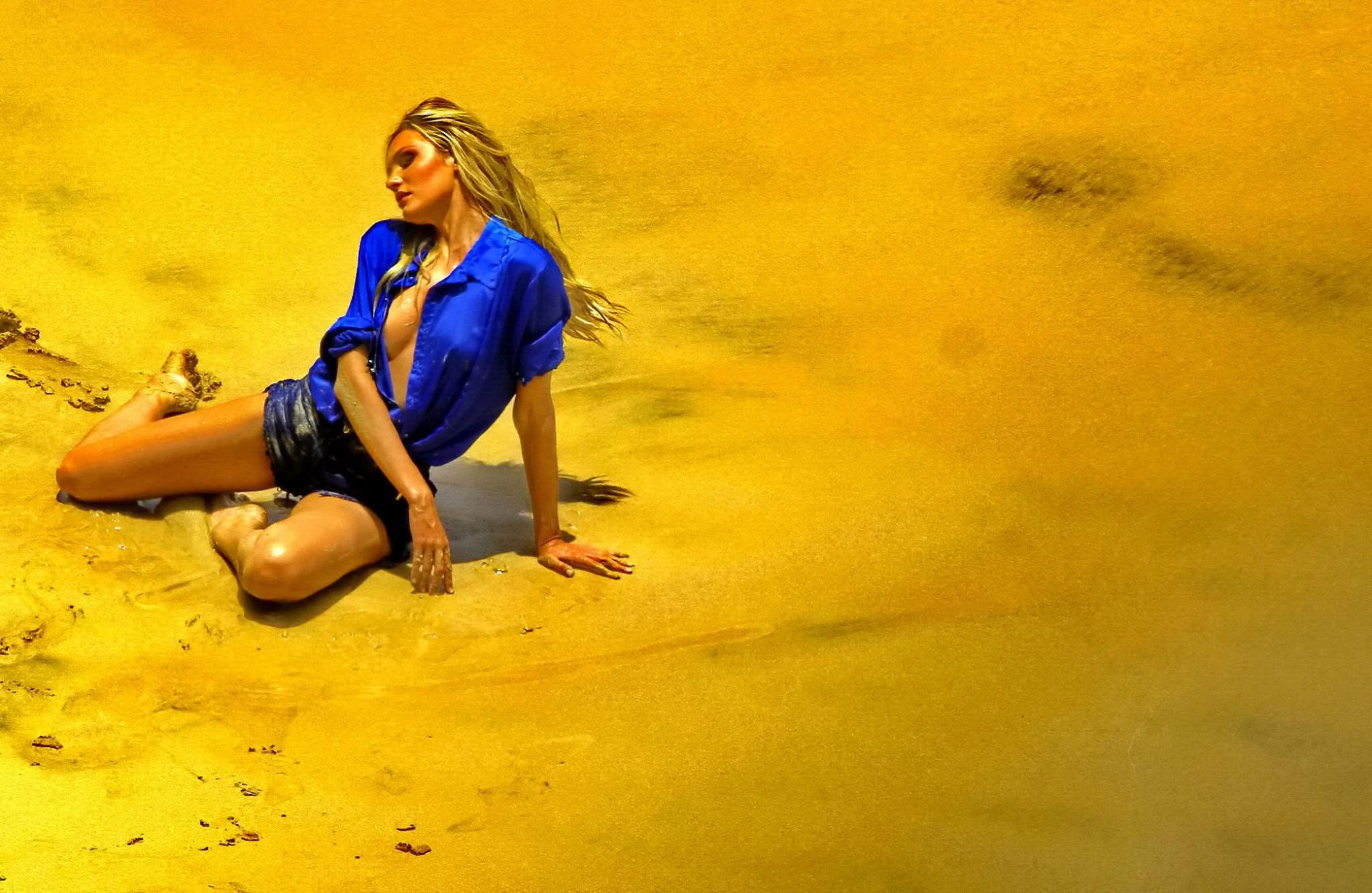 16P Candice Swanepoel nip peek and showing off her ass at the beach photoshoot in Br