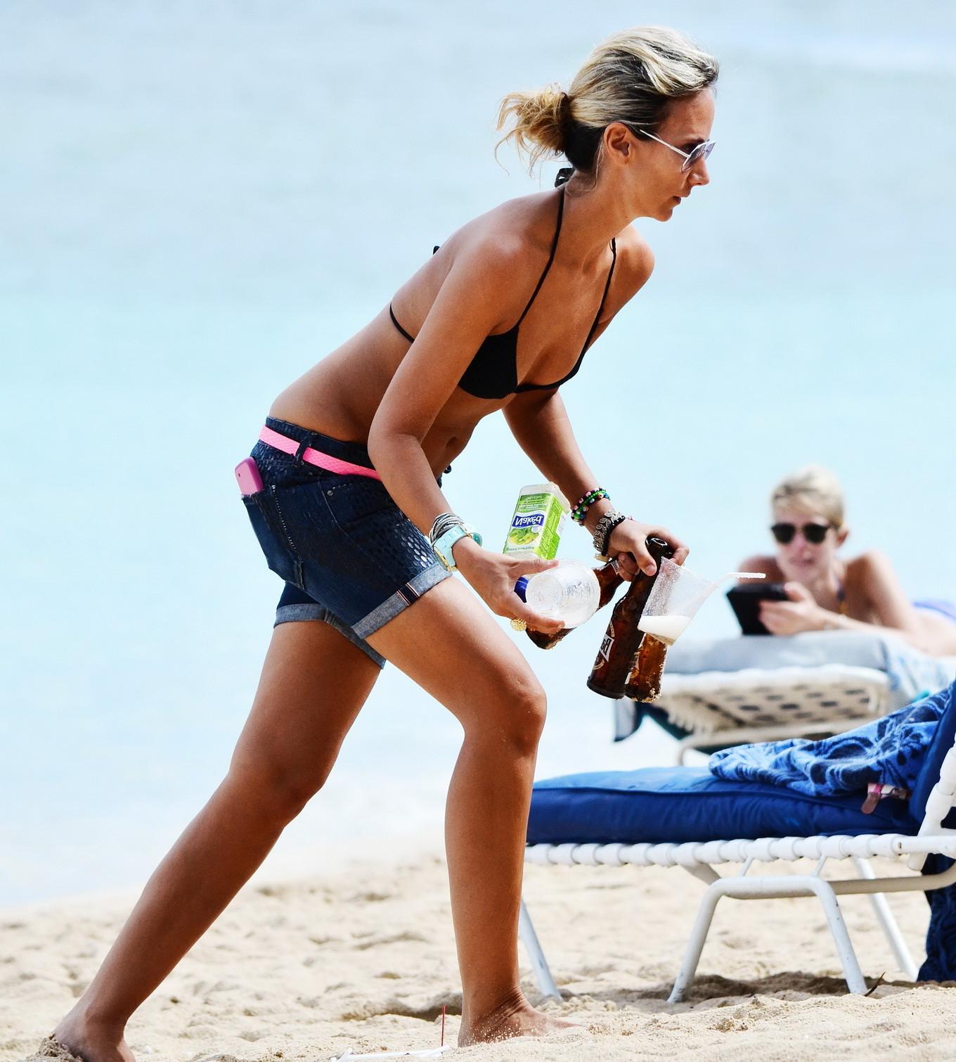 16P Lady Victoria Hervey in bikini showing some ass crack on a beach in Barbados