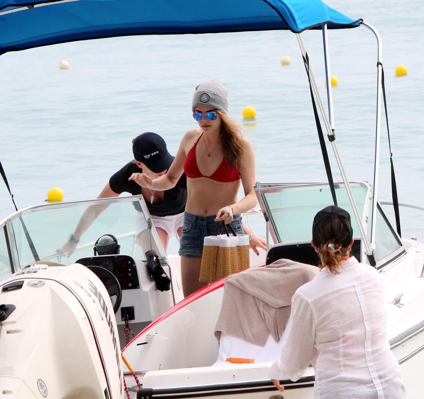 16P Cara Delevingne showing ass crack in red bikini at the beach in Barbados