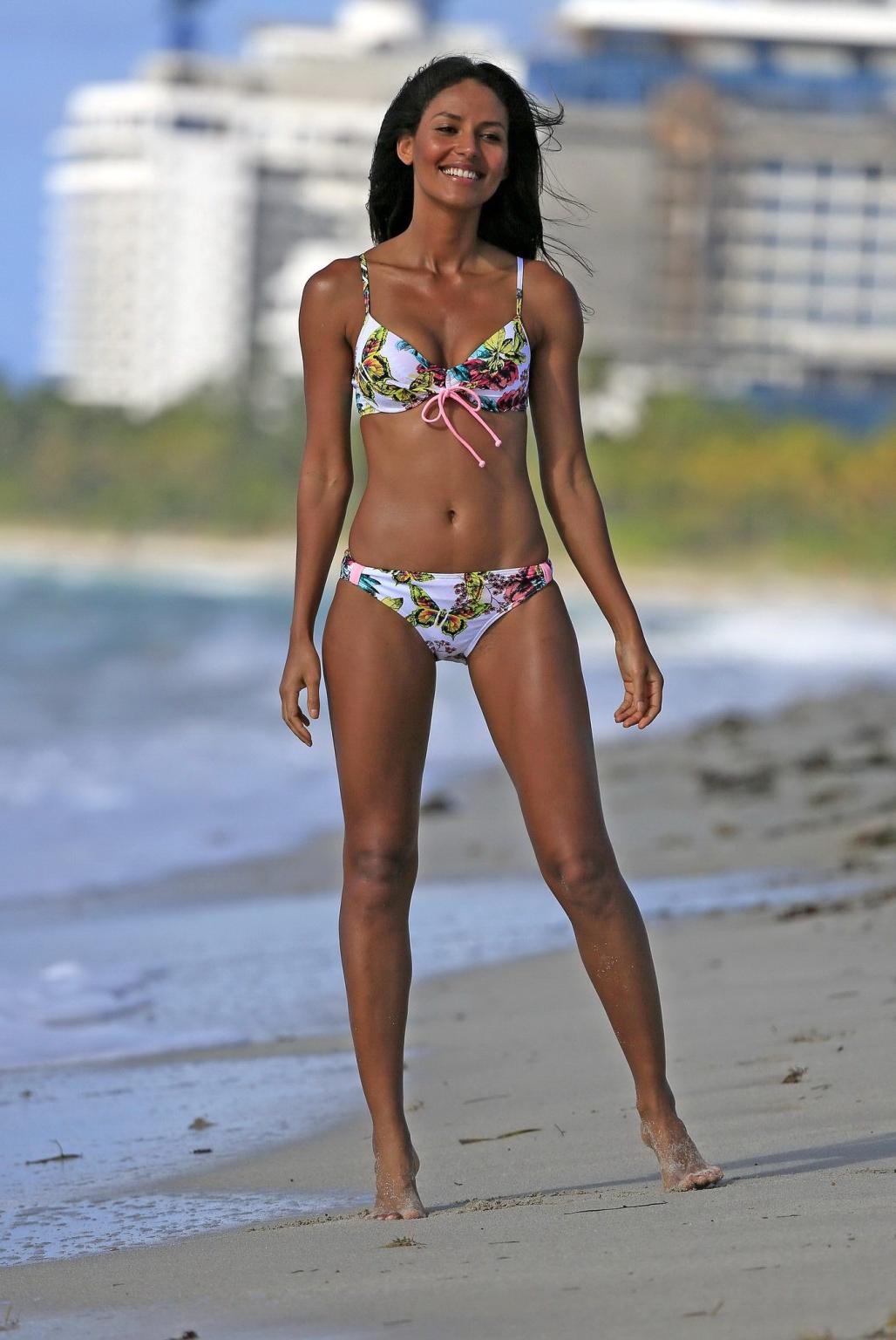 16P Emanuela de Paula doing a bikini photoshoot at South Beach in Miami