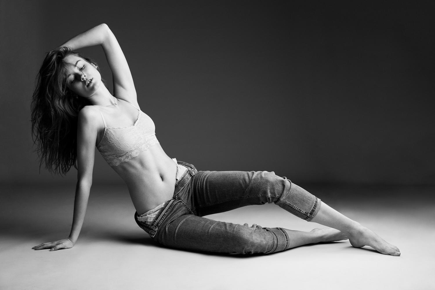 16P Monika Jagaciak posing nude but hiding her goods in Viva Moda photoshoot  outtak