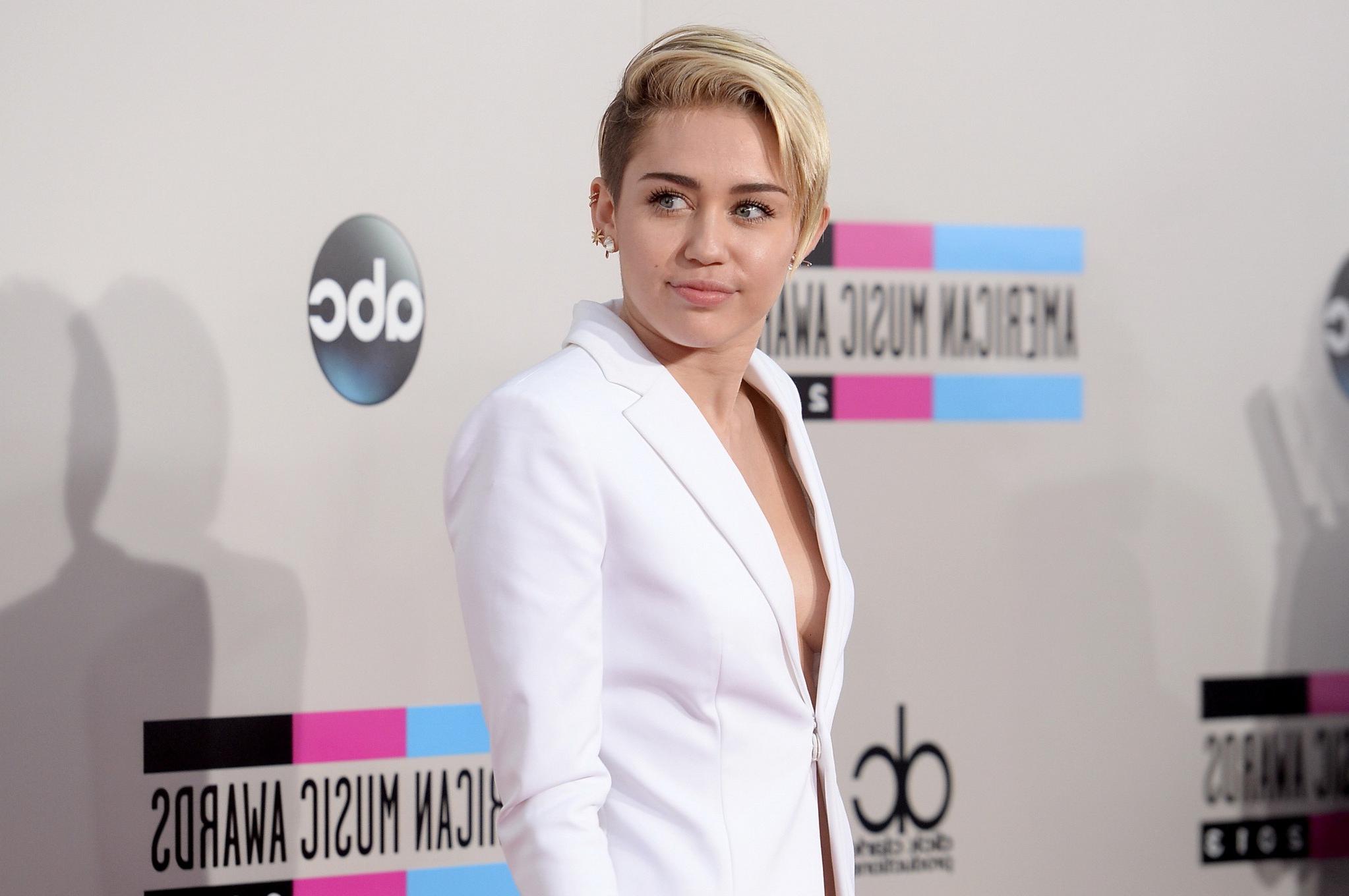 16P Miley Cyrus braless showing great cleavage in a white suit at 2013 American Musi