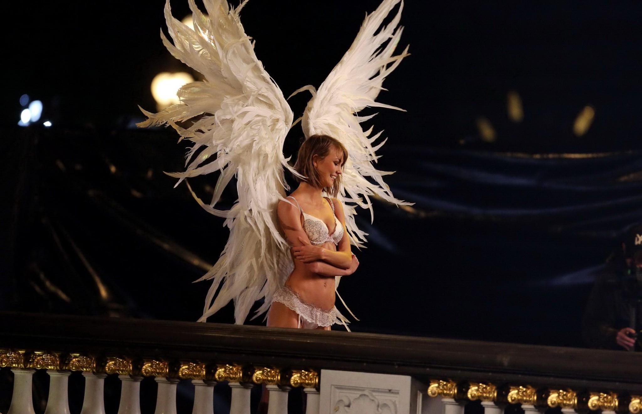 16P Sexy angel Karlie Kloss at the Victoria's Secret lingerie photoshoot in Paris