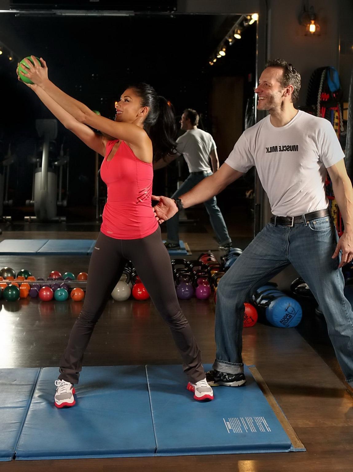 16P Nicole Scherzinger working out in a skimpy red top and tights at a photoshoot in