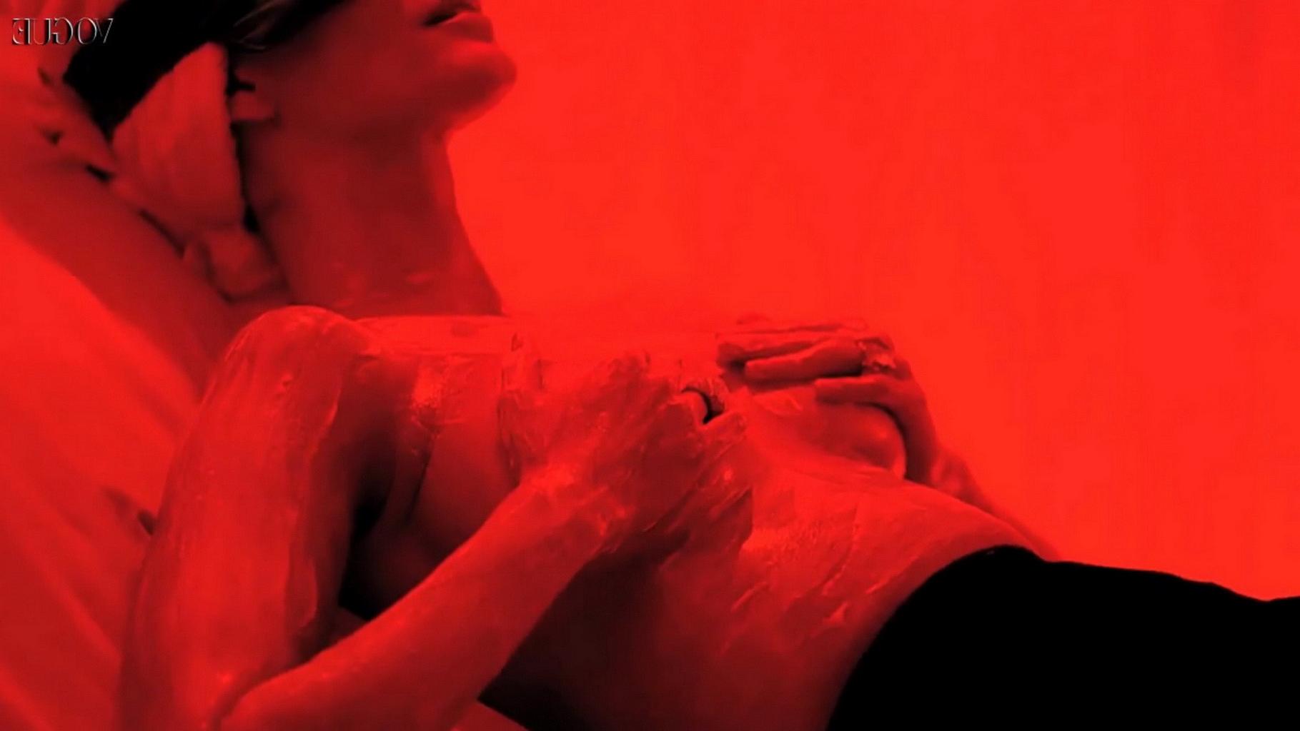 16P Gisele Bundchen topless in thong but hiding her boobs in Vogue Italia photoshoot