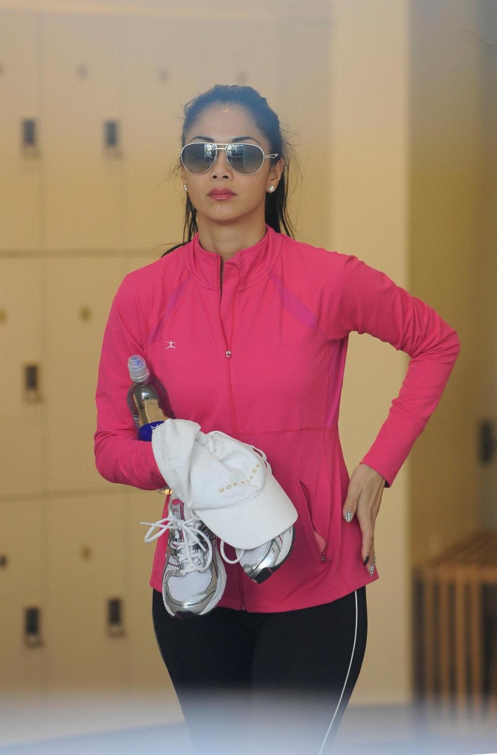 16P Nicole Scherzinger shows pokies  ass wearing tight workout outfit in LA