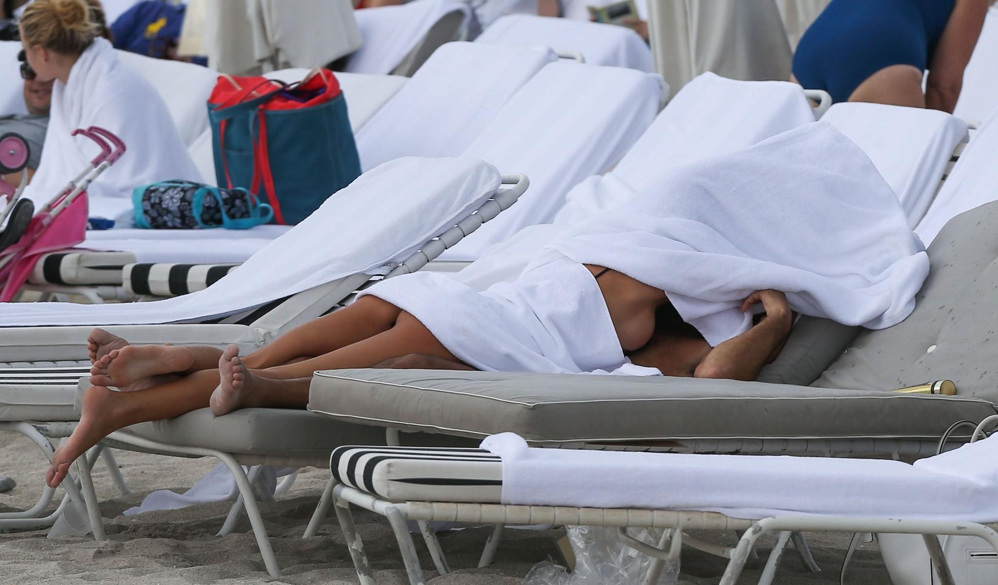10P Claudia Galanti pussy lip slip while humping her hubby on a beach in Miami