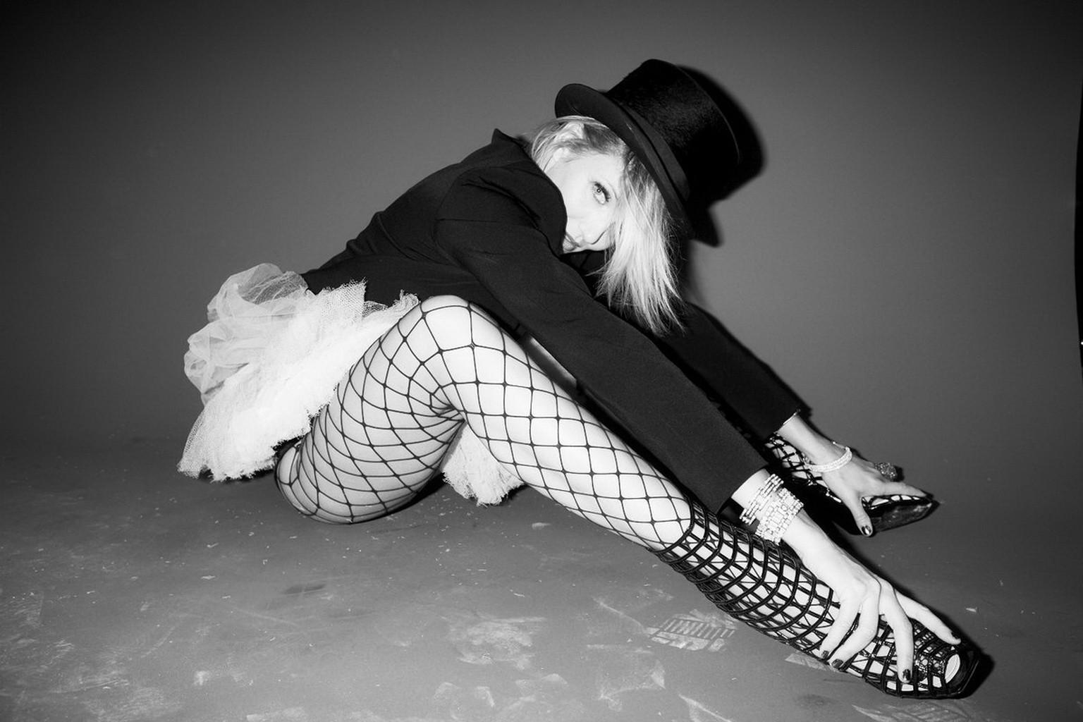10P Cameron Diaz in very hot Davis Factor photoshoot and outtakes