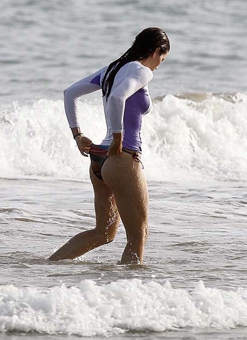 9P Jessica Biel caught in sexy bikini while showing the best ass on the world