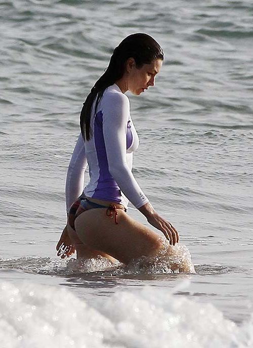 9P Jessica Biel caught in sexy bikini while showing the best ass on the world