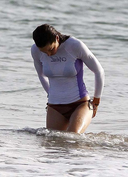 9P Jessica Biel caught in sexy bikini while showing the best ass on the world