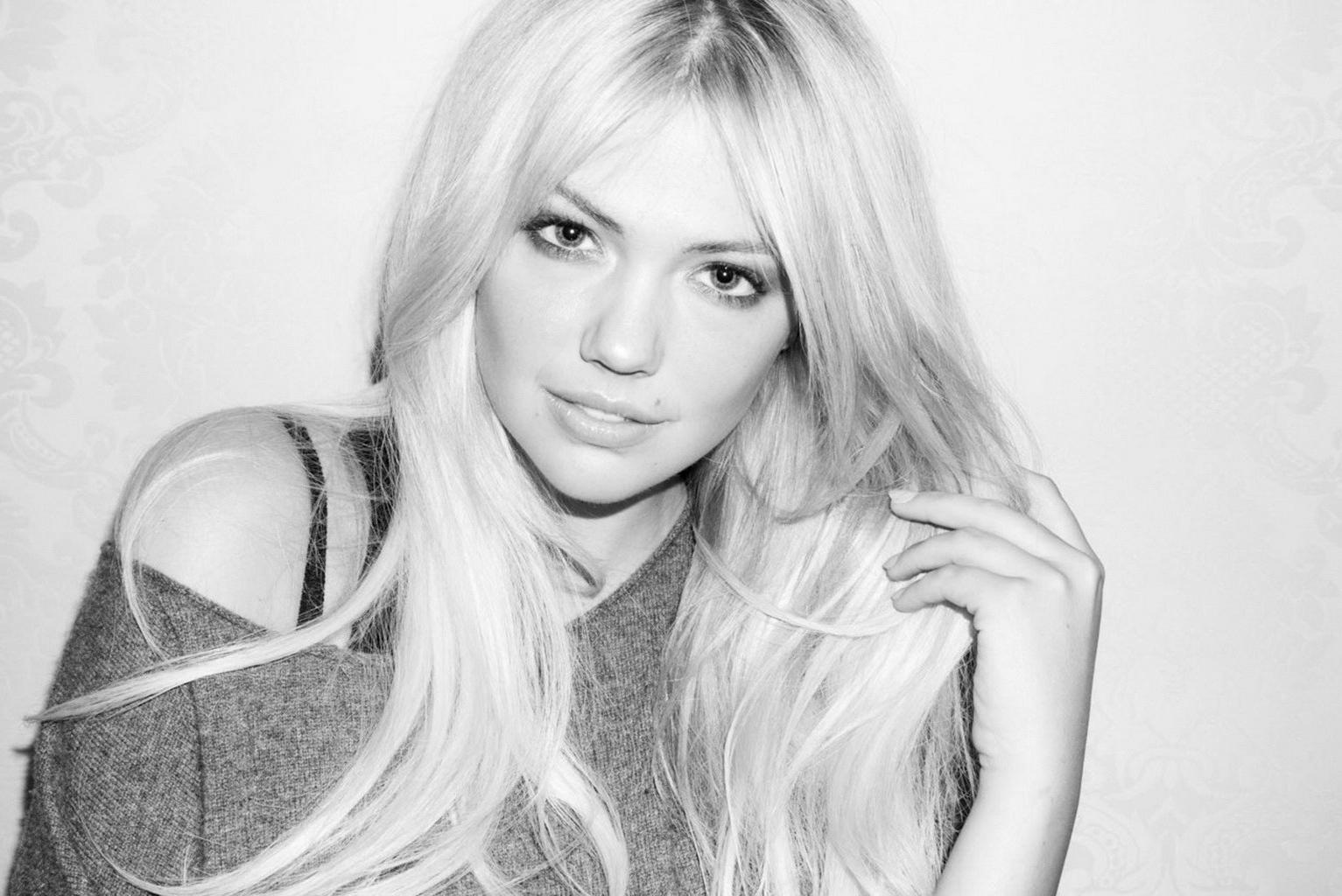 10P Kate Upton topless trying to hide her big boobs in Terry Richardson photoshoot  