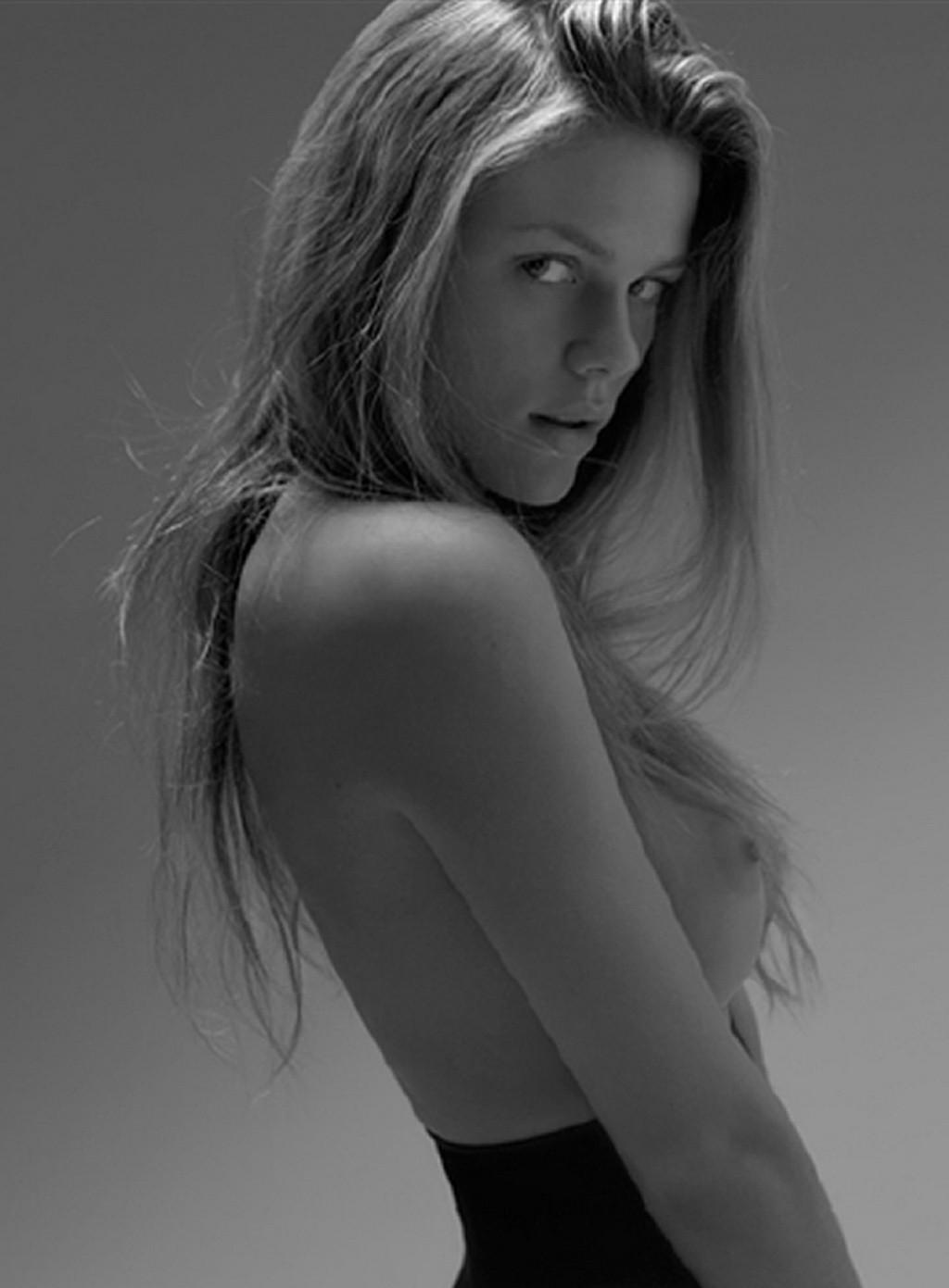 10P Brooklyn Decker showing her big boobs in topless at Mark Squires photoshoot