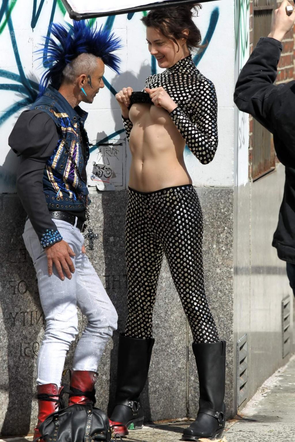 16P Shalom Harlow showing off her boobs to a punker at the photoshoot in Manhattan