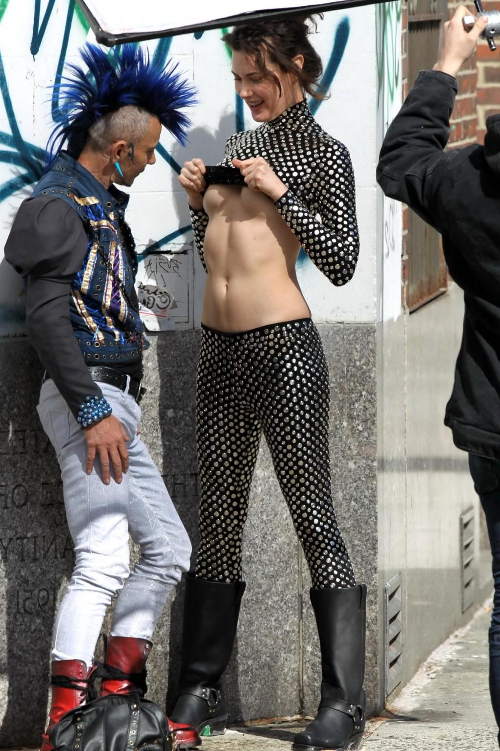 16P Shalom Harlow showing off her boobs to a punker at the photoshoot in Manhattan