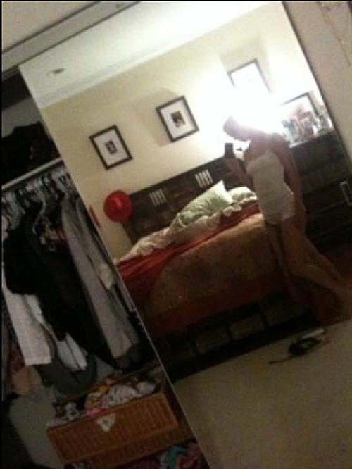 16P Heather Morris posing totally nude on leaked phone photos