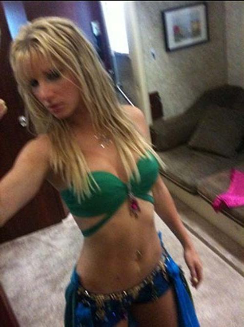 16P Heather Morris posing totally nude on leaked phone photos