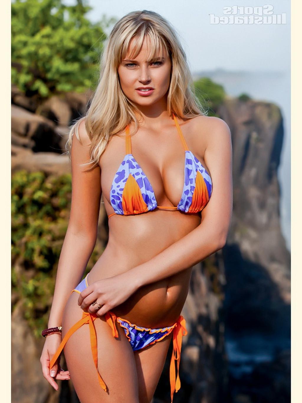 16P Genevieve Morton in toples but hiding her boobs at Sports Illustrated Swimsuit 2
