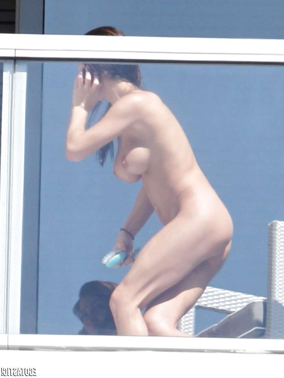16P Arianny Celeste caught nude showing tits and ass by paparazzi