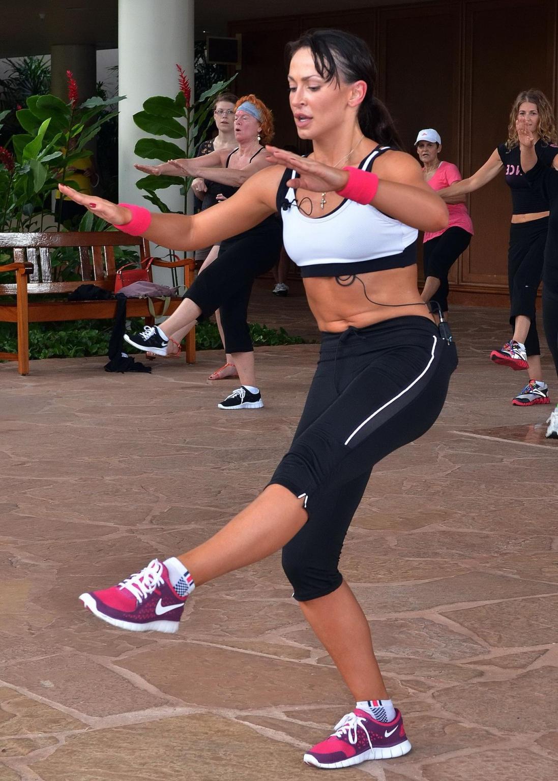 16P Karina Smirnoff works out wearing sports bra  tights in Hawaii