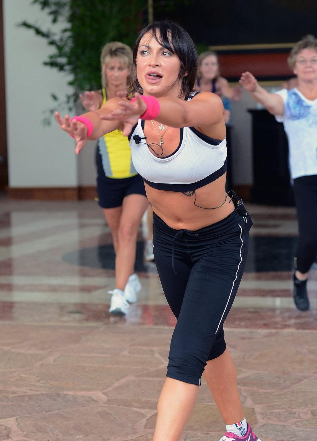 16P Karina Smirnoff works out wearing sports bra  tights in Hawaii