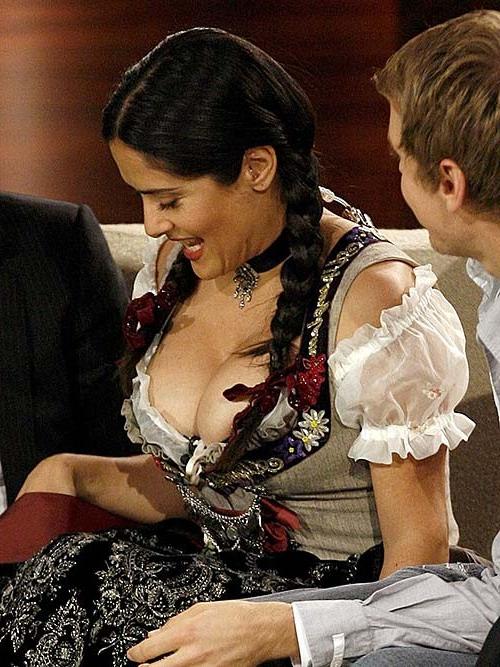 16P Salma Hayek exposing very sexy body and massive boobs