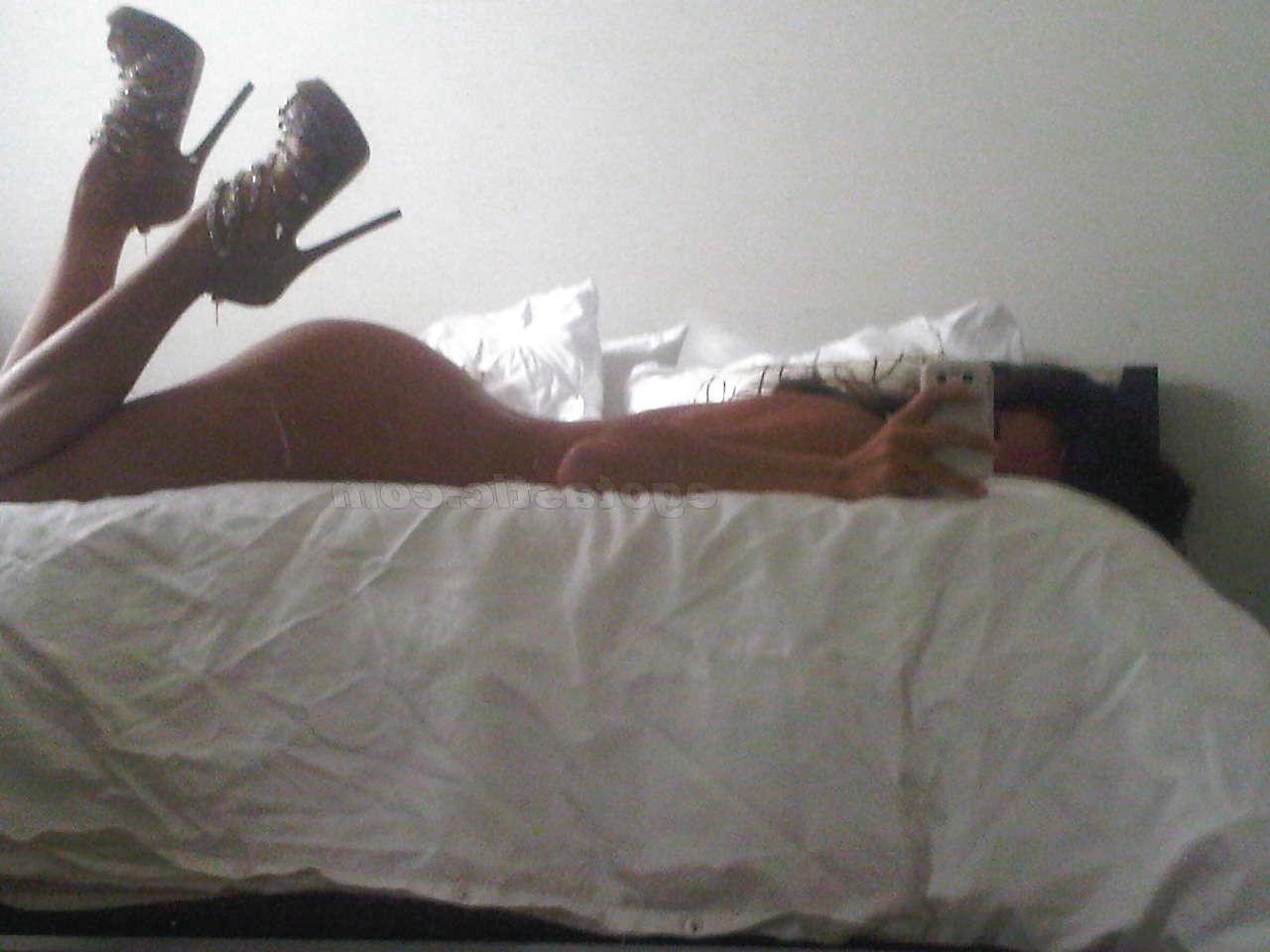 16P Leilani Dowding showing her nice boobs in leaked cell phone photos