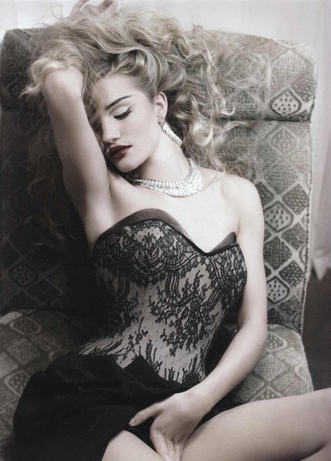 16P Rosie Huntington Whiteley posing nude for the 'Ten Times' photoshoot by Rankin