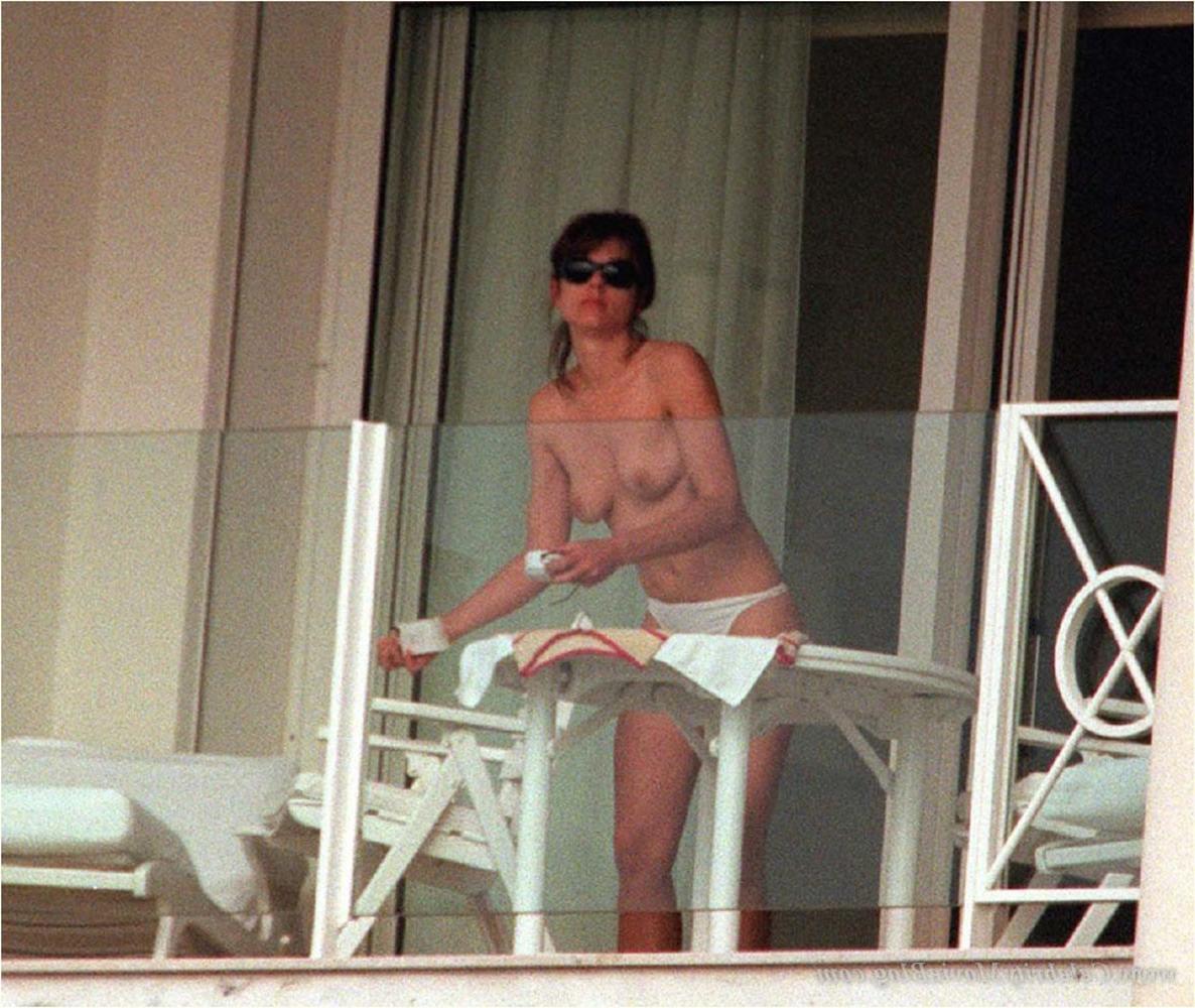 16P Elizabeth Hurley caught topless on vacation