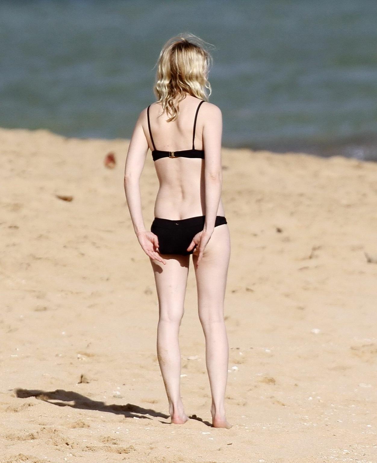 16P Kirsten Dunst showing ass crack in black bikini on a Hawaiian beach
