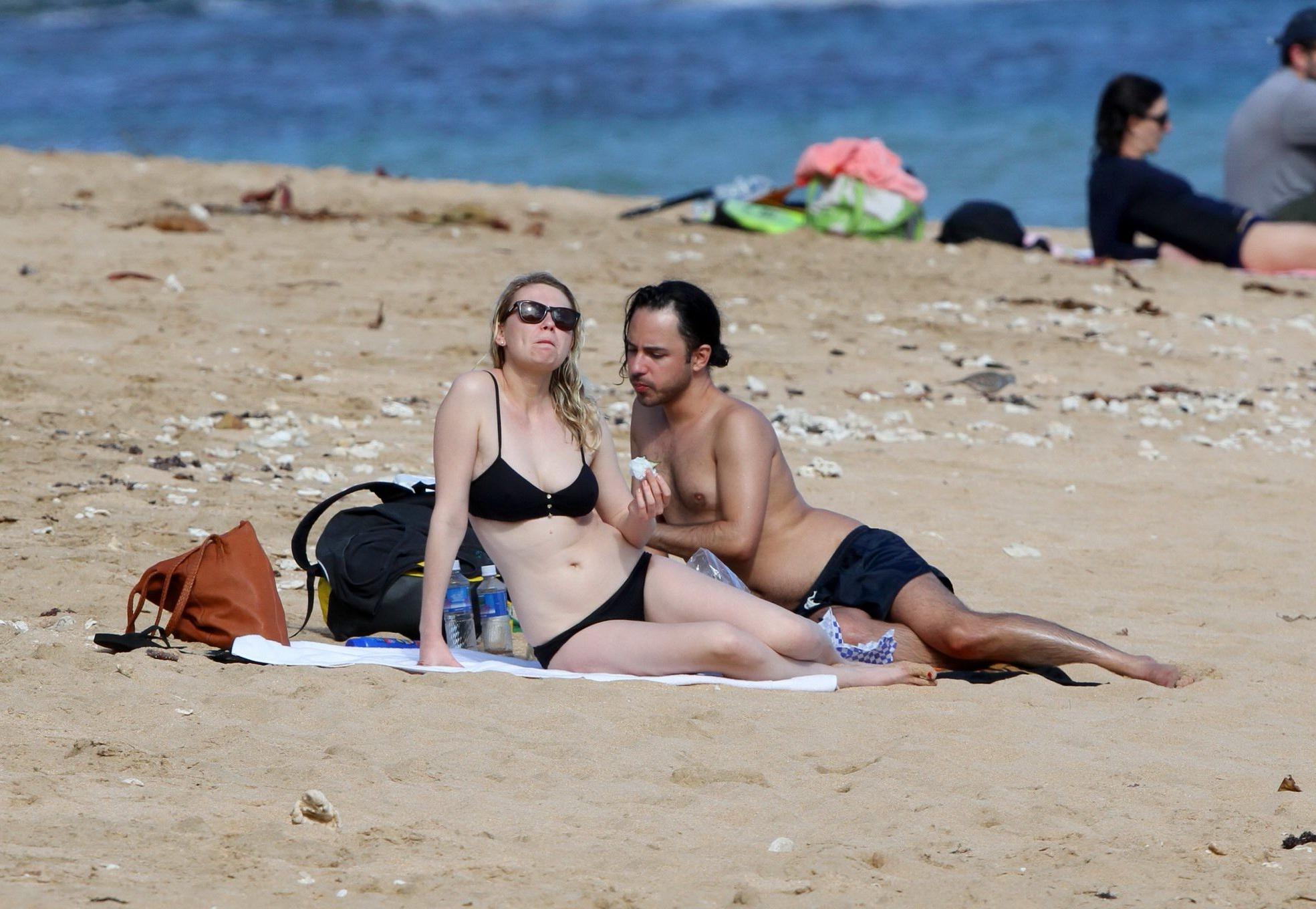 16P Kirsten Dunst showing ass crack in black bikini on a Hawaiian beach