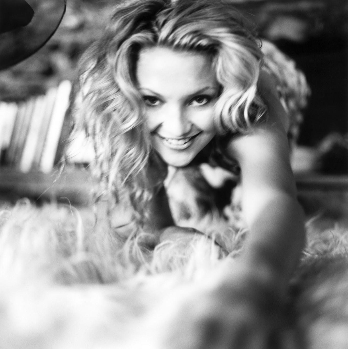 16P Kate Hudson looking very sexy in Patrik Andersson photoshoot