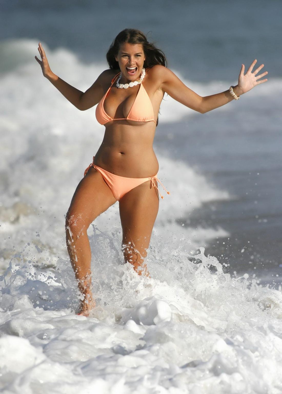 16P Imogen Thomas busty showing under-boob at the bikini photoshoot in Marbella, Spa
