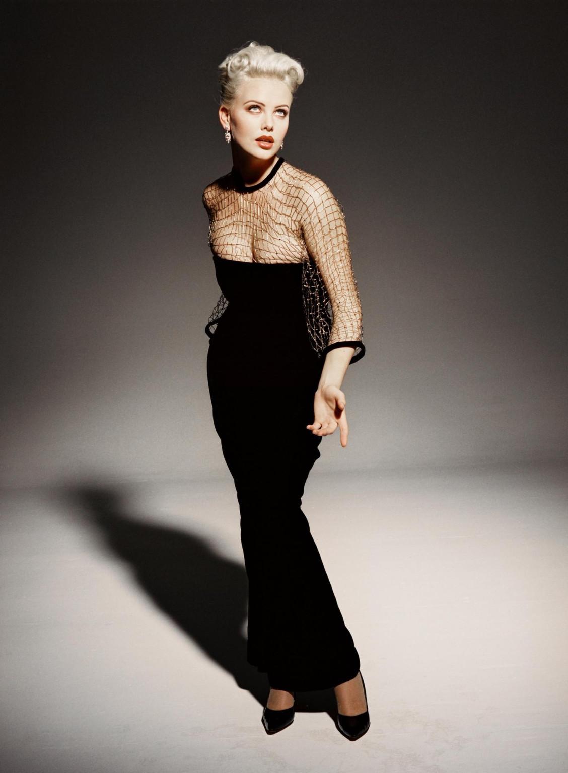 16P Charlize Theron wearing stockings for very sexy Nino Via photoshoot