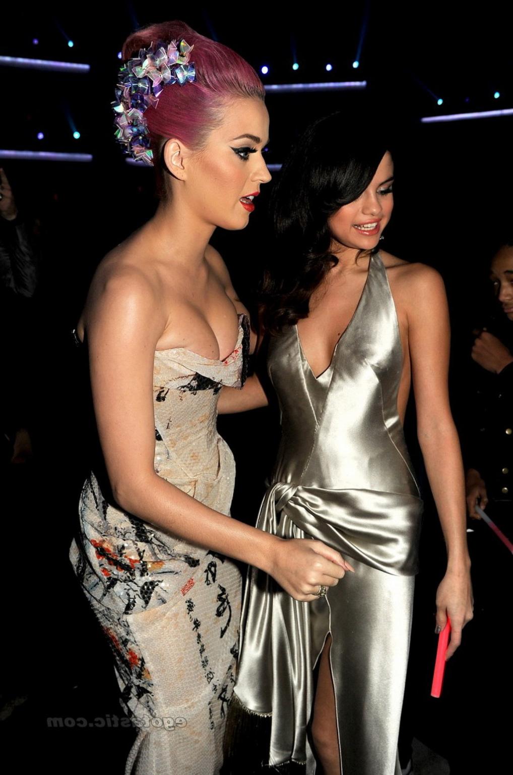 16P Selena Gomez braless showing side boob at 39th Annual American Music Awards in L