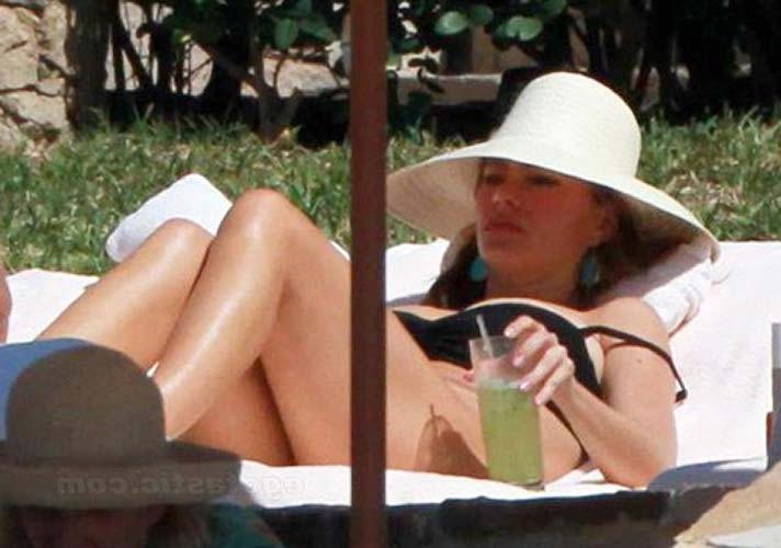 16P Sofia Vergara exposing sexy body and massive boobs in bikini