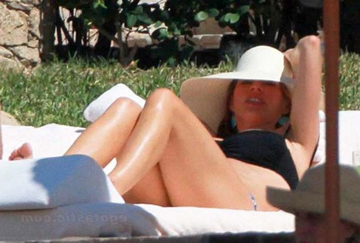 16P Sofia Vergara exposing sexy body and massive boobs in bikini