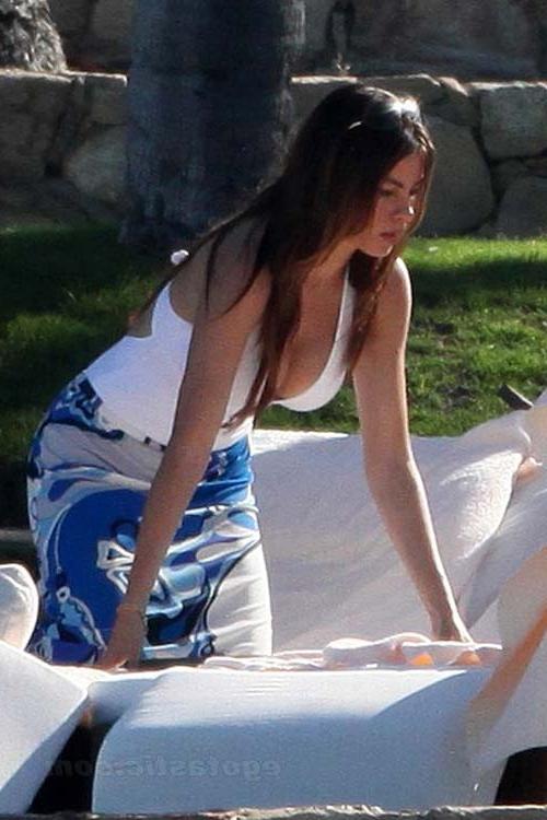 16P Sofia Vergara exposing sexy body and massive boobs in bikini