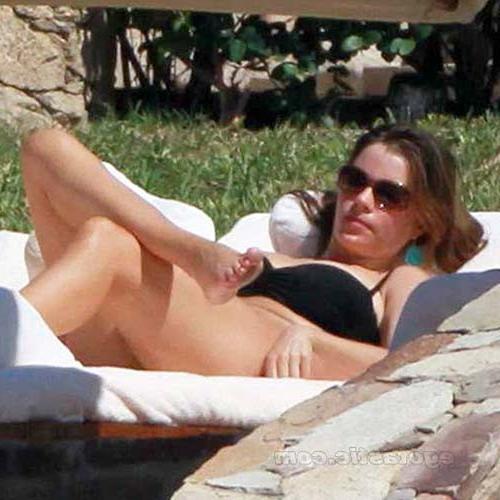 16P Sofia Vergara exposing sexy body and massive boobs in bikini