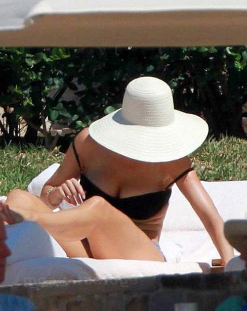 16P Sofia Vergara exposing sexy body and massive boobs in bikini