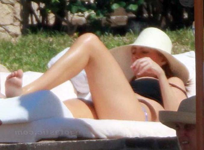 16P Sofia Vergara exposing sexy body and massive boobs in bikini