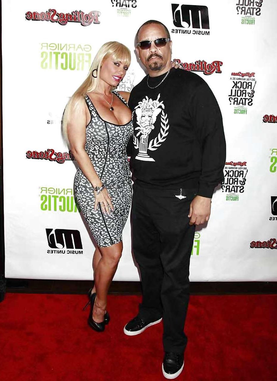 16P Nicole Coco Austin gets her tits fall out from dress caught by paparazzi