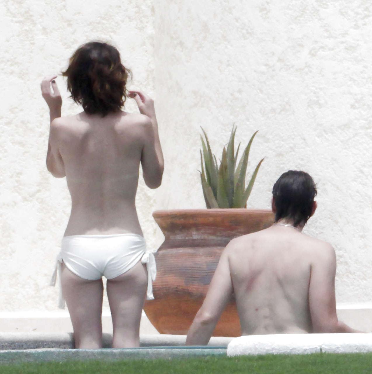 16P Milla Jovovich caught topless in pool by paparazzi and giving them middle finger