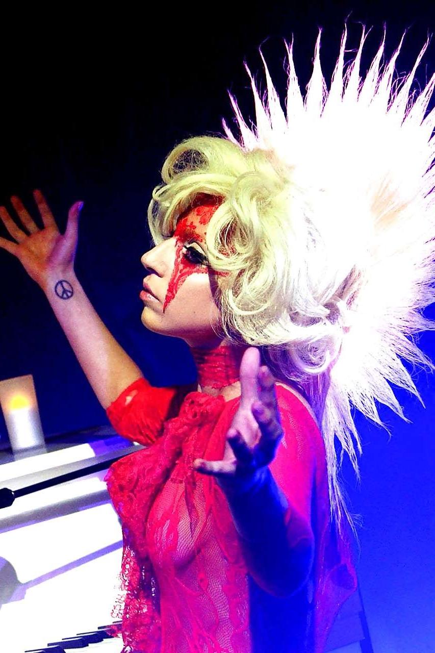 16P Lady Gaga showing her nice ass and nipple slip caught by paparazzi