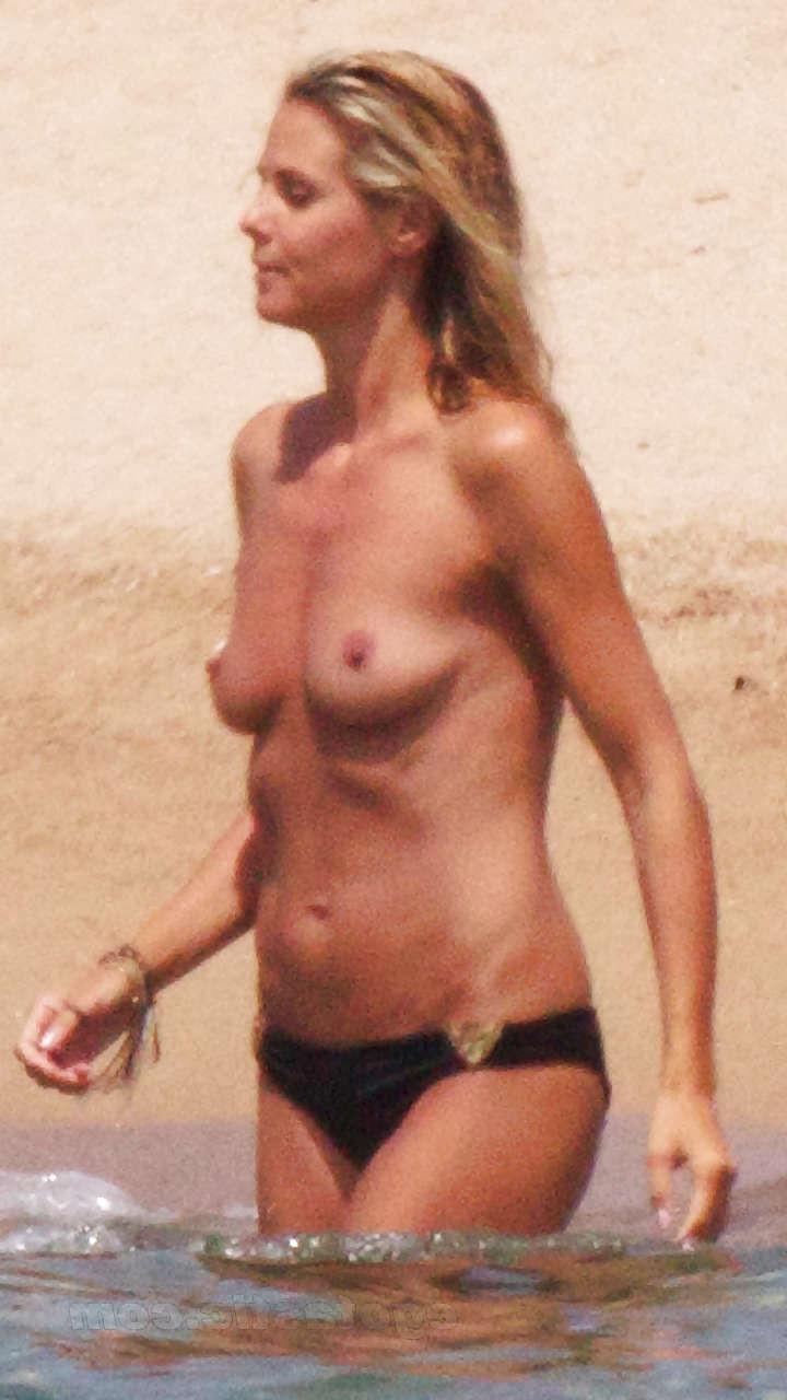 16P Heidi Klum showing her tiny tits on beach while sunbathing topless caught by pap