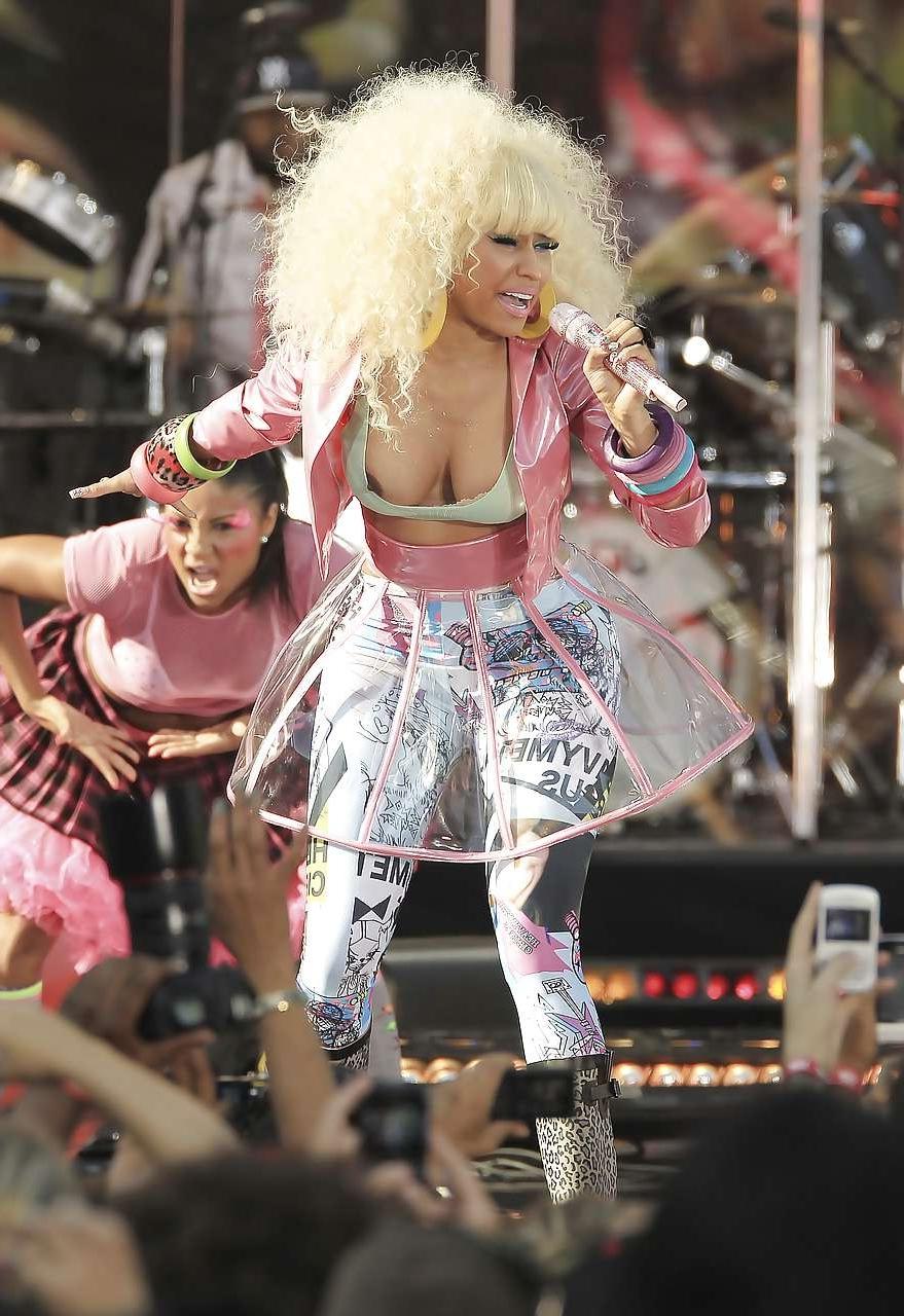 14P Nicki Minaj showing her tits and nipple during performance caught by paparazzi