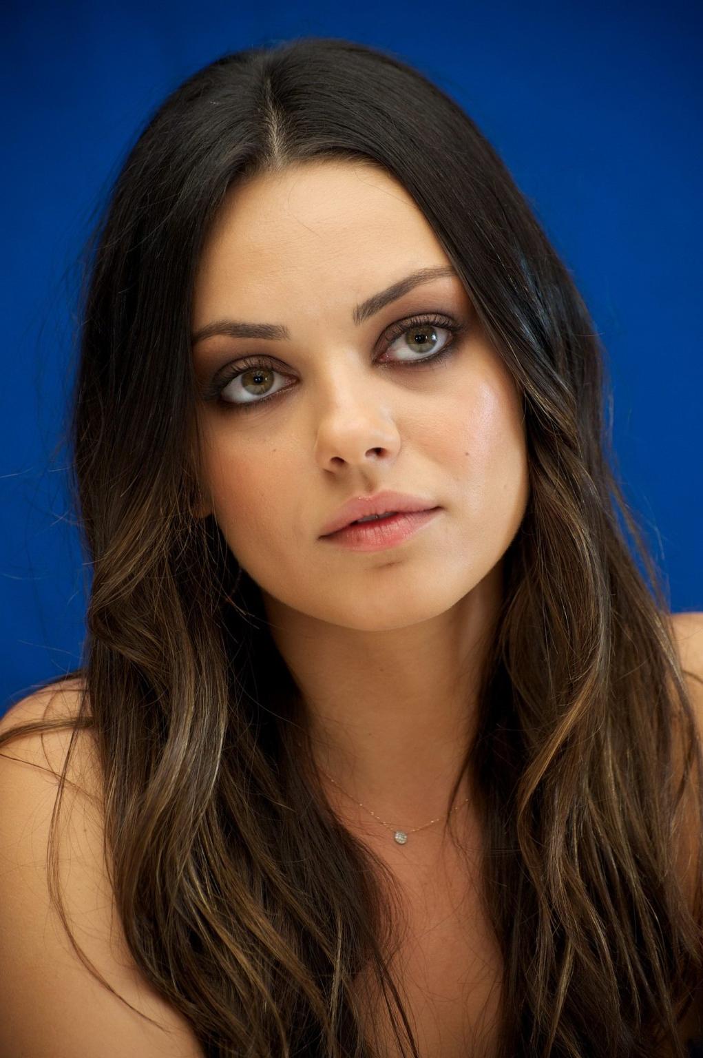 16P Mila Kunis looks stunning for A.G photoshoot in Cancun